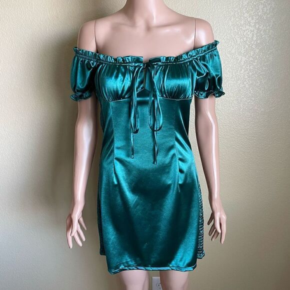 Mable Off Shoulder Satin Dress Emerald Green Size Large - Picture 1 of 6